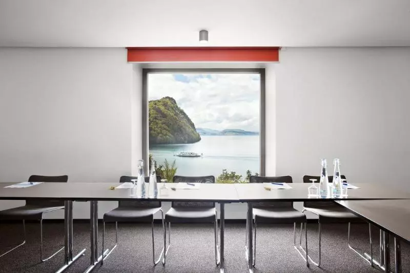 See  Und Seminarhotel Floraalpina Vitznau