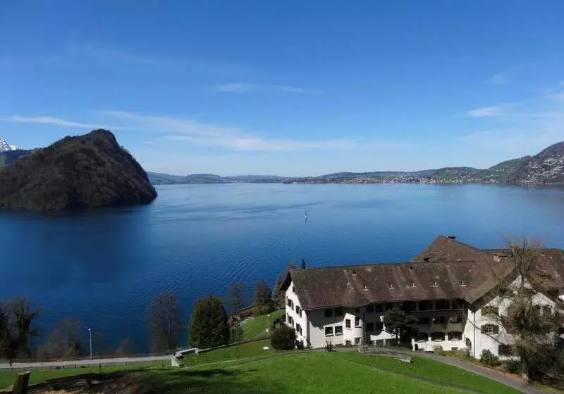 See  Und Seminarhotel Floraalpina Vitznau