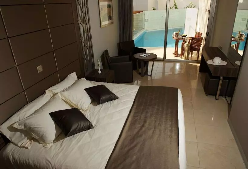 Adams Beach Hotel & Spa