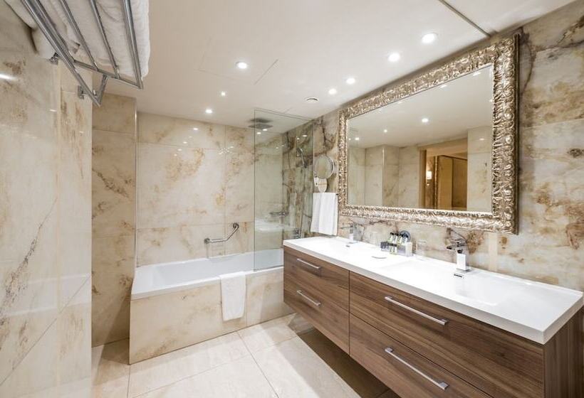 Adams Beach Hotel & Spa