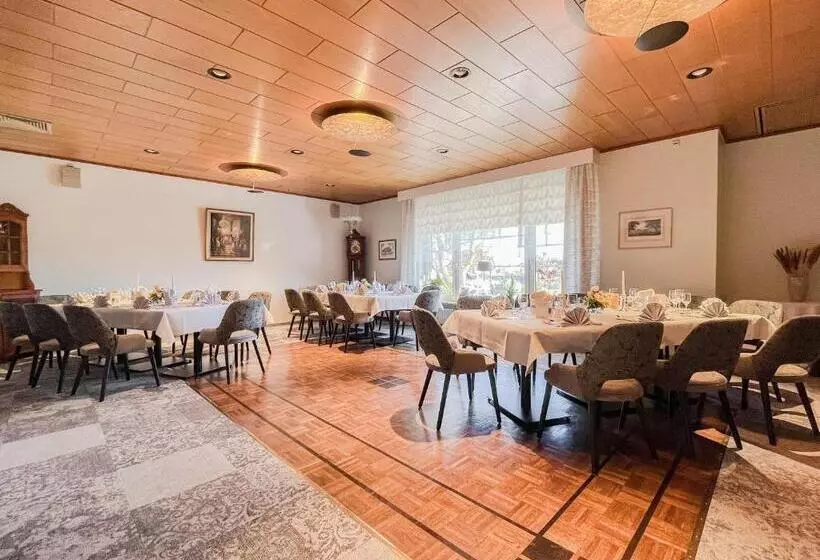 ホテル Restaurant Vier Linden