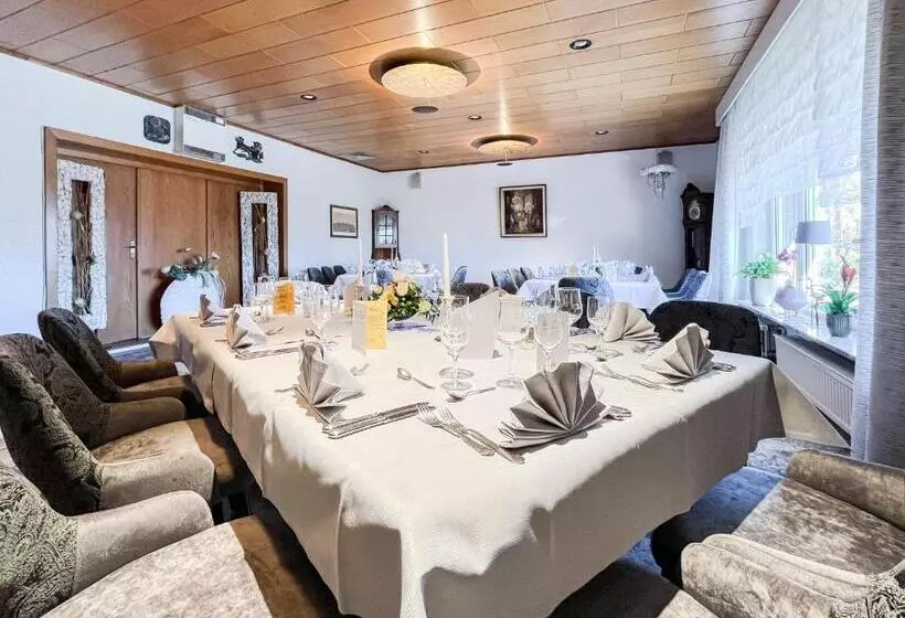 ホテル Restaurant Vier Linden