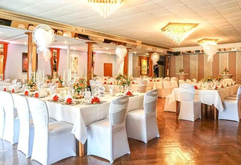 ホテル Restaurant Vier Linden