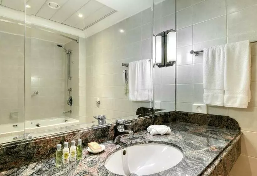 هتل The Landmark Nicosia