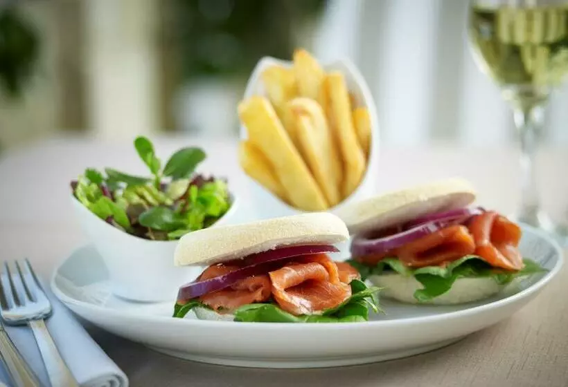 هتل The Landmark Nicosia