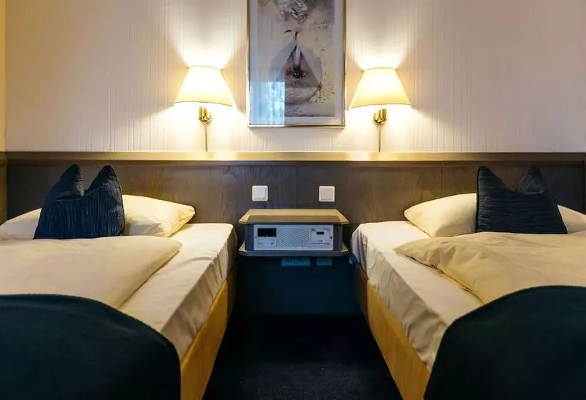 בית מלון כפרי Consul Retro