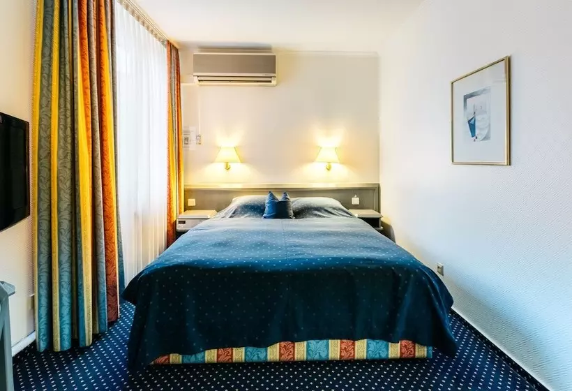 בית מלון כפרי Consul Retro