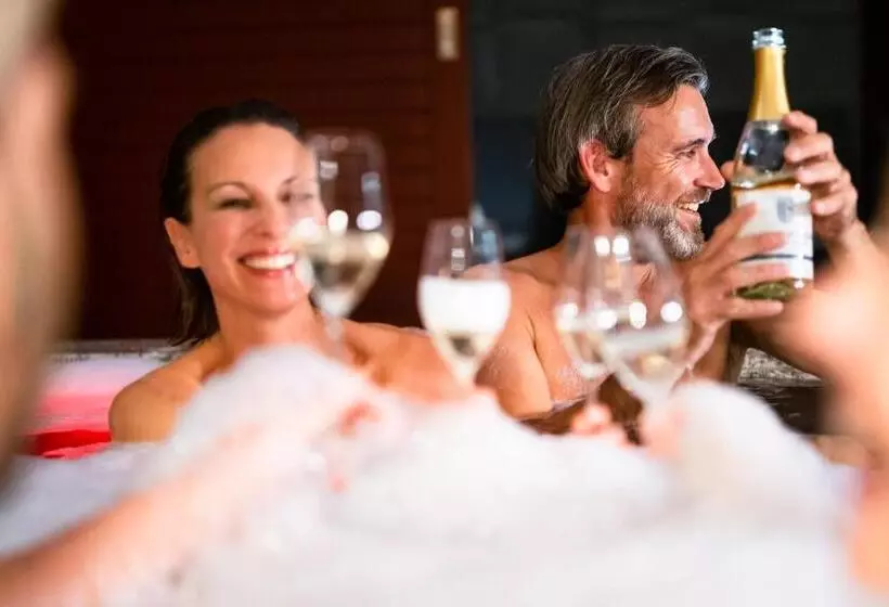 فندق Gräflicher Park Health & Balance Resort