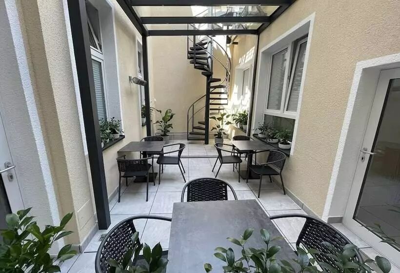 Palm Premium Hotel & Apartments