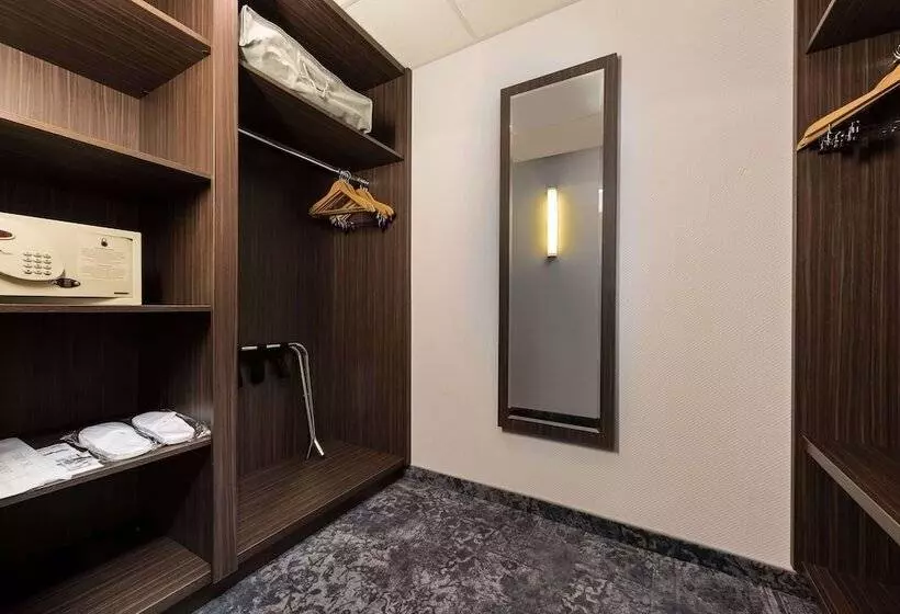 Отель Wyndham Köln