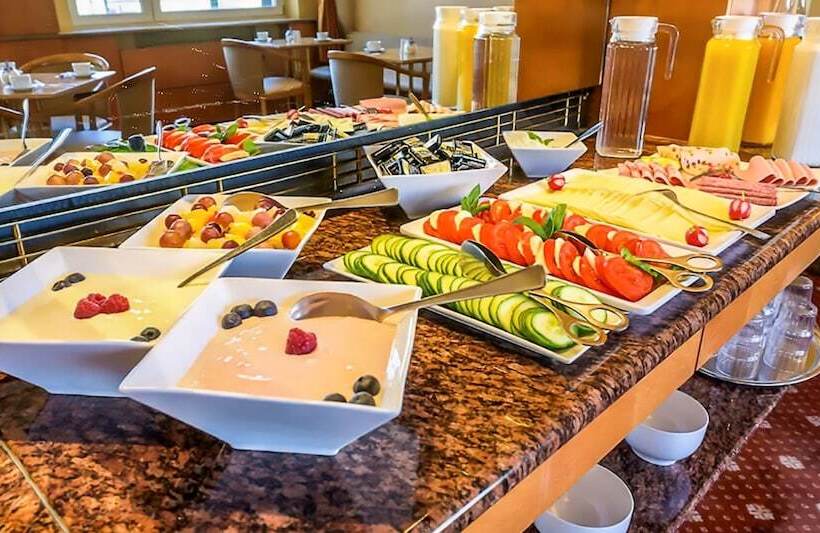 Hotelli Plaza Inn Rieker Stuttgart Hauptbahnhof