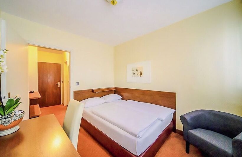 Hotelli Plaza Inn Rieker Stuttgart Hauptbahnhof