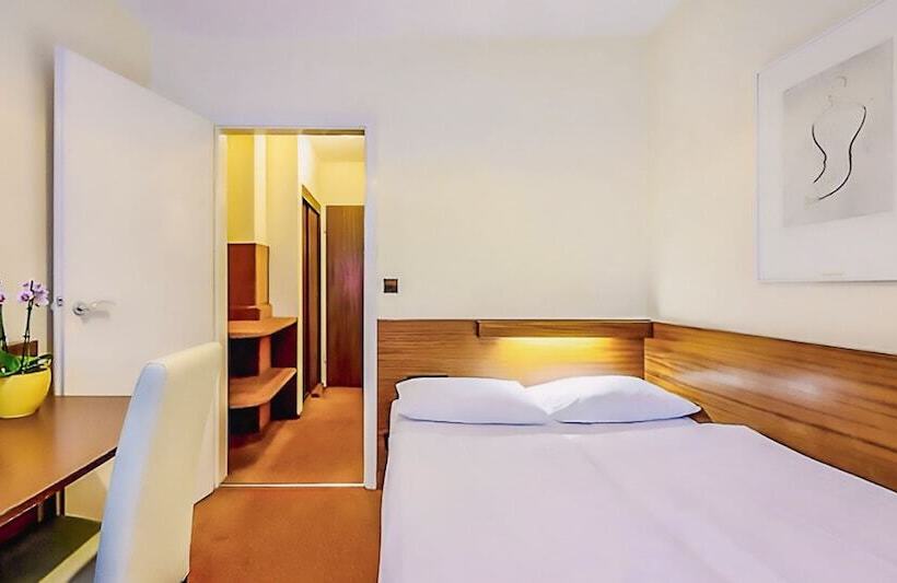 Hotelli Plaza Inn Rieker Stuttgart Hauptbahnhof