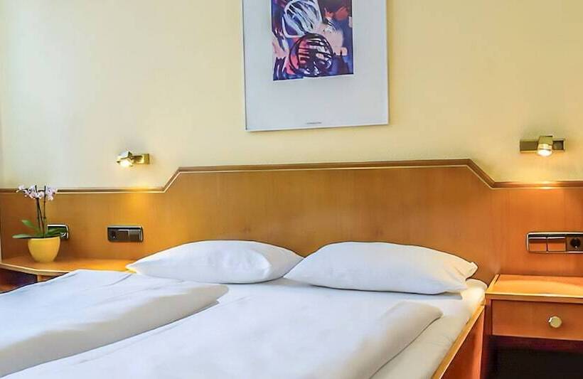 Hotelli Plaza Inn Rieker Stuttgart Hauptbahnhof