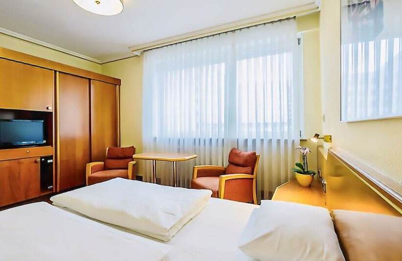 Hotelli Plaza Inn Rieker Stuttgart Hauptbahnhof