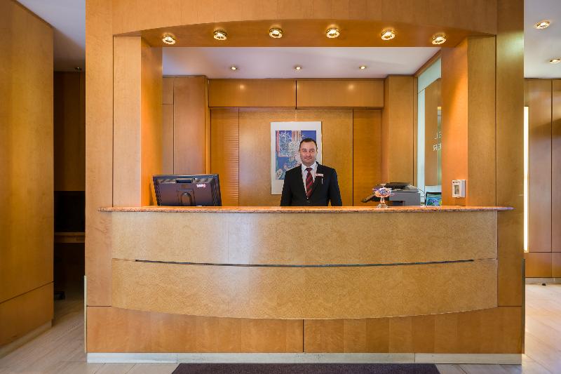 Hotelli Plaza Inn Rieker Stuttgart Hauptbahnhof