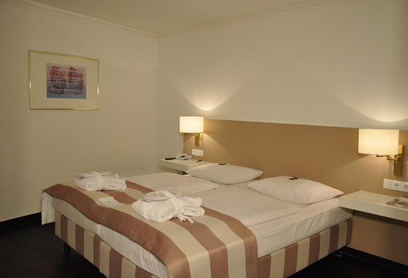 Relexa Waldhotel Schatten Stuttgart