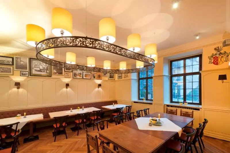 Stadt Gut Hotel Gasthof Goldener Adler