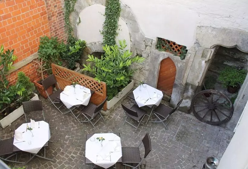 Stadt Gut Hotel Gasthof Goldener Adler