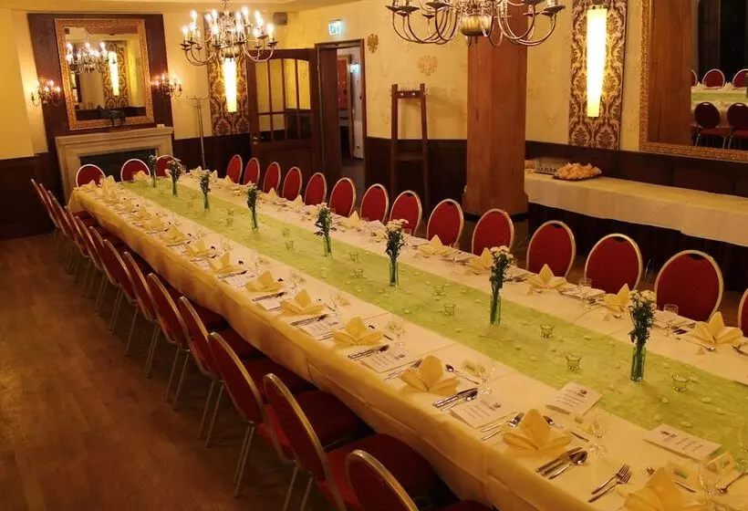 Stadt Gut Hotel Gasthof Goldener Adler