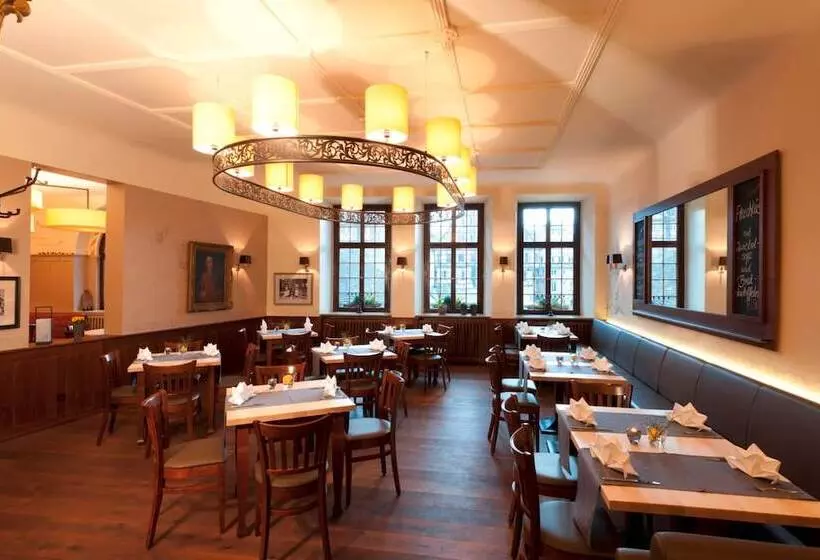 Stadt Gut Hotel Gasthof Goldener Adler