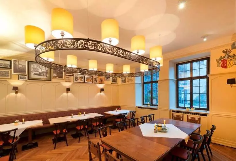 Stadt Gut Hotel Gasthof Goldener Adler