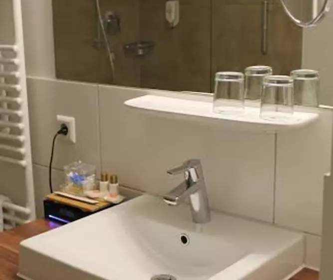 Stadt Gut Hotel Gasthof Goldener Adler