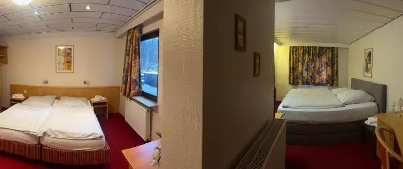 בית מלון כפרי Strand Café