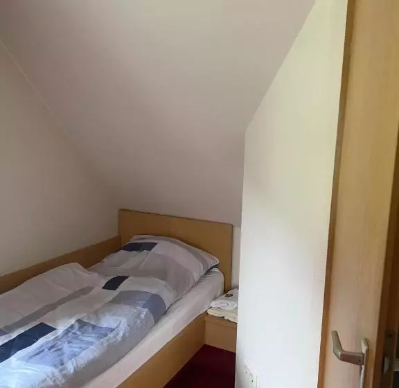 בית מלון כפרי Strand Café