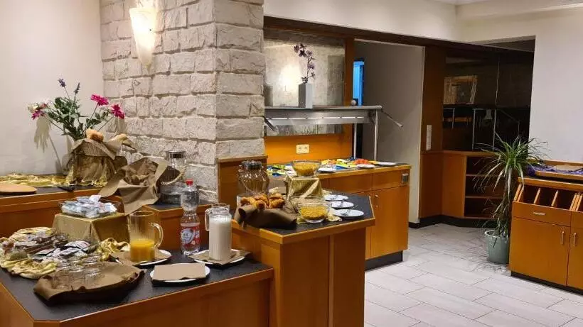 בית מלון כפרי Strand Café