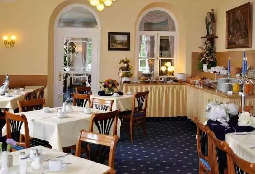 Отель Bayerischer Hof Starnberg