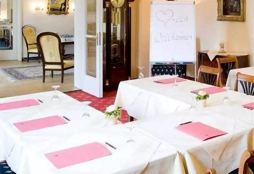 Отель Bayerischer Hof Starnberg