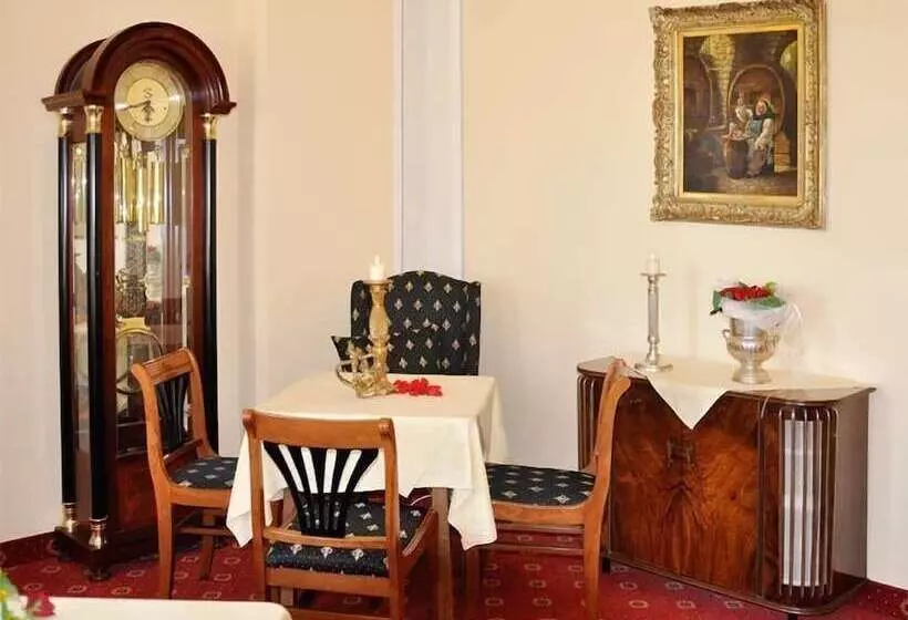 Отель Bayerischer Hof Starnberg