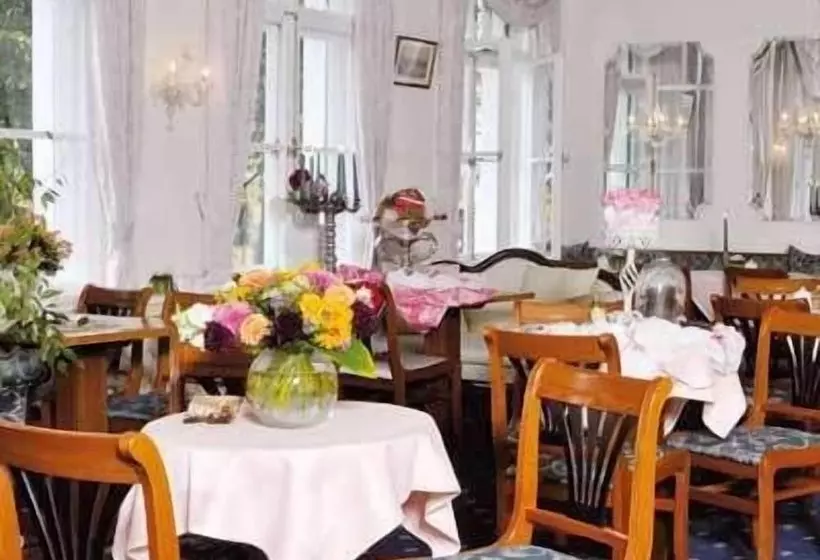 Отель Bayerischer Hof Starnberg