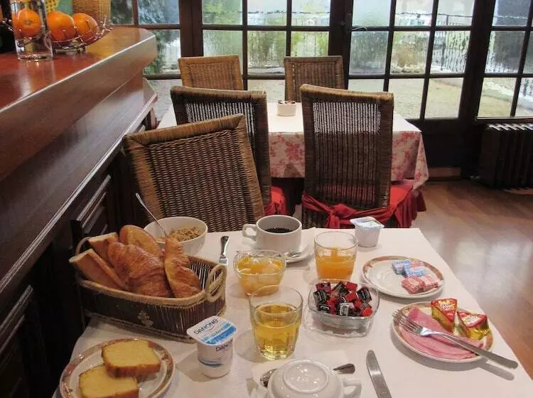 هتل Anne De Bretagne Blois