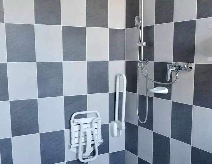 هتل Anne De Bretagne Blois