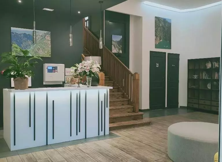 Отель Du Levant