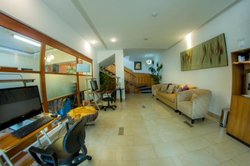 هتل Embassy Quito