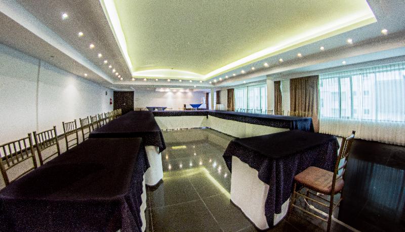 هتل Embassy Quito