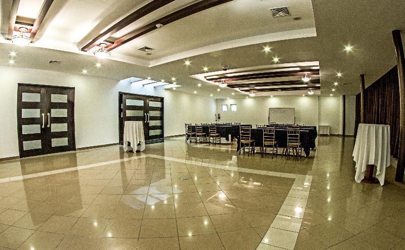 هتل Embassy Quito