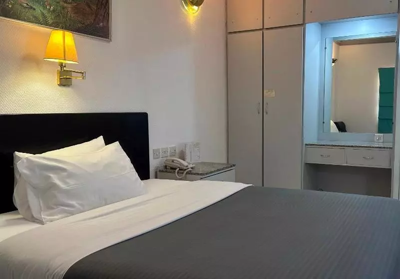 هتل Grand Astoria