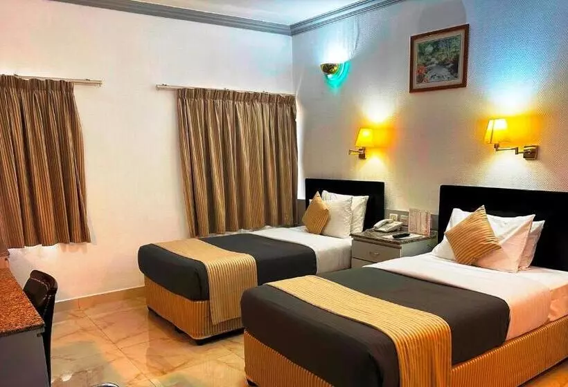 هتل Grand Astoria