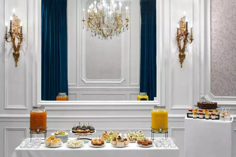 ホテル Paris Marriott Opera Ambassador