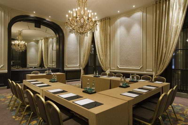 ホテル Paris Marriott Opera Ambassador