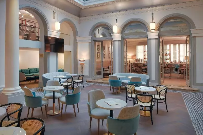 ホテル Paris Marriott Opera Ambassador