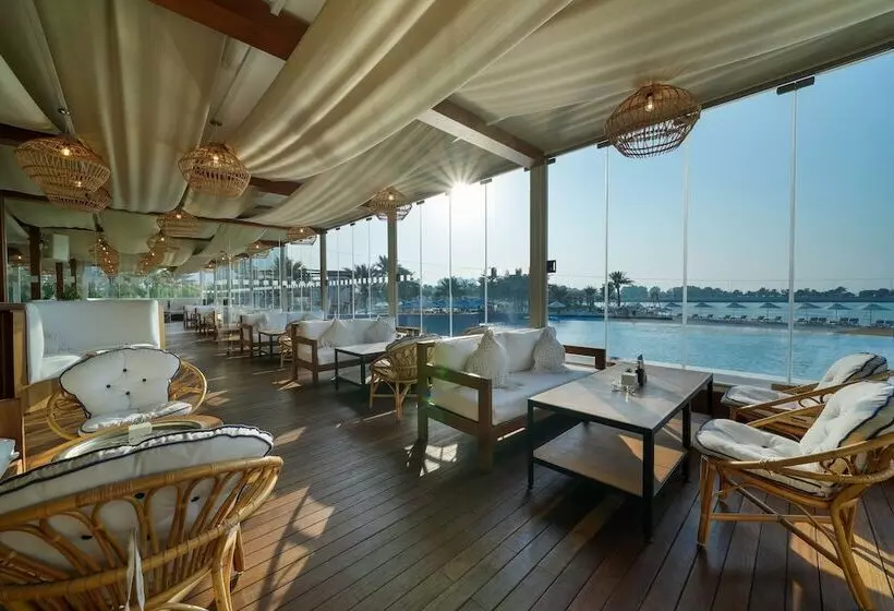 Radisson Blu Hotel & Resort, Abu Dhabi Corniche