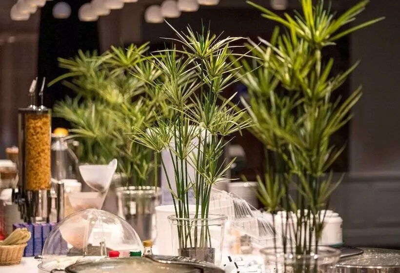 هتل Aigle Noir Fontainebleau Mgallery