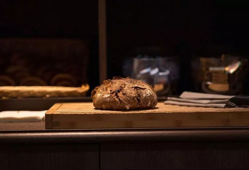 هتل Aigle Noir Fontainebleau Mgallery