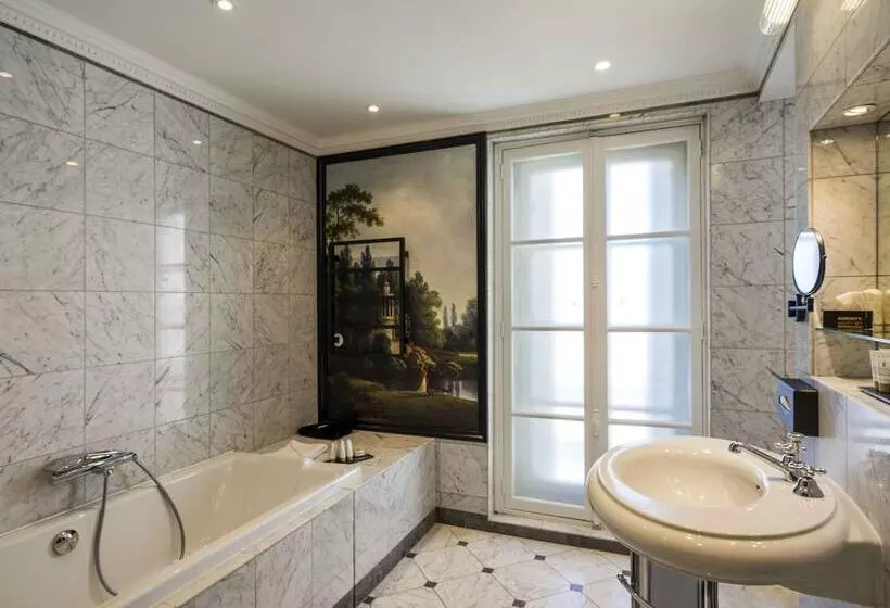 هتل Aigle Noir Fontainebleau Mgallery