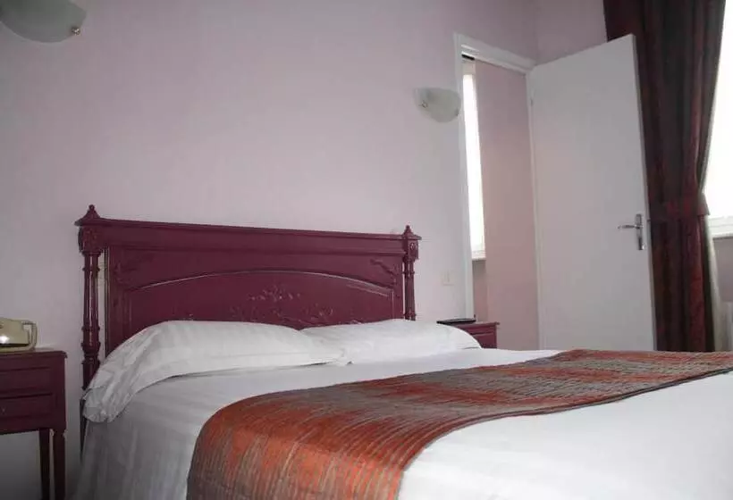 فندق Balzac Hôtel